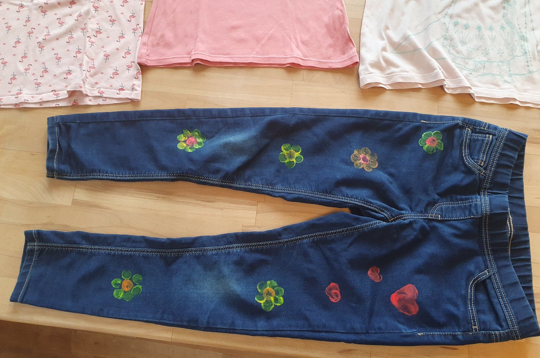 Kleiderpakete & -sets: Mädchen Kleiderset Grösse 128 / 134 Jeans Pulli T-Shirts – Gebraucht aus Ebmatingen von zeitlos-gesund.ch 3