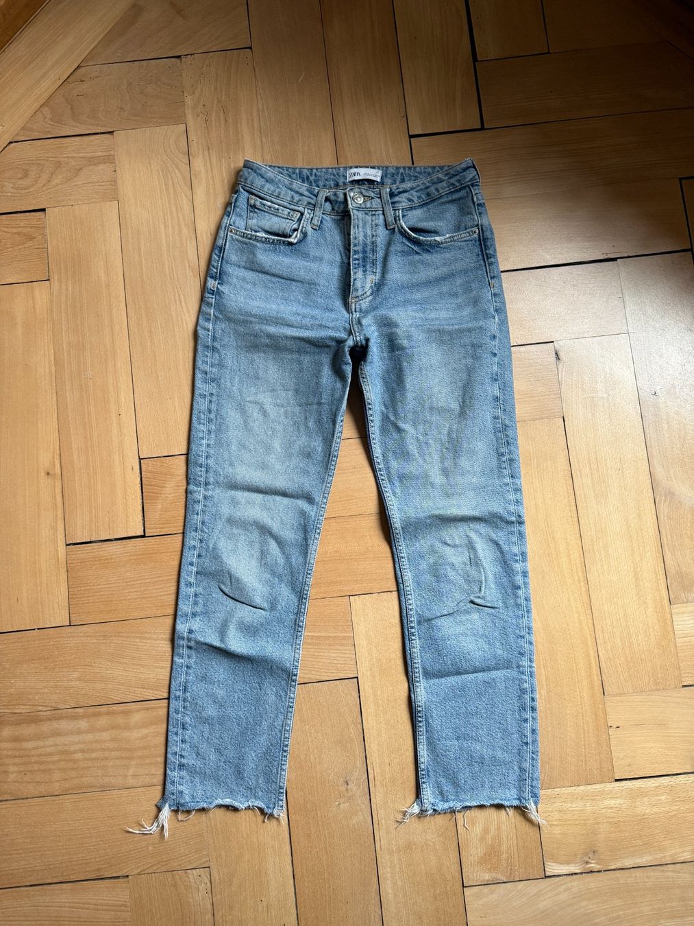 Zara Jeans: ZARA - Jeans hellblau 36 – Gebraucht aus Zürich von Diazaio