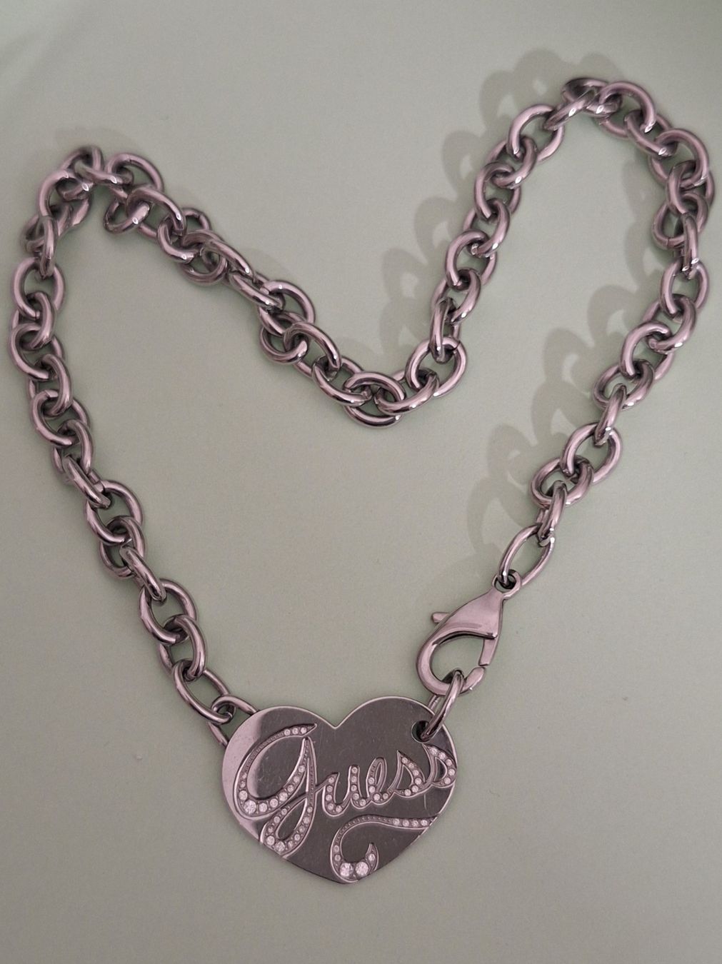 Guess Colliers: GUESS KETTE – D'occasion à Kerzers par ExpressoTerreno