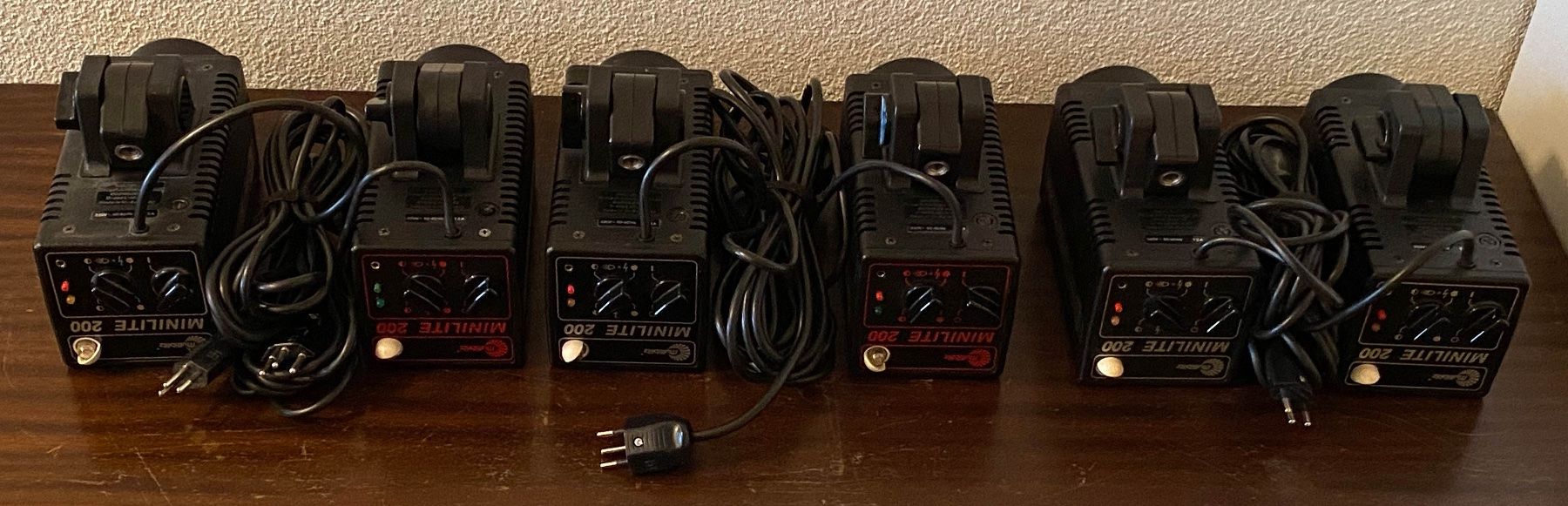 Blitze: 6 Studio-Multiblitz Minilite 200 inkl. Zubehör – Gebraucht aus Bülach von Twinggy 1