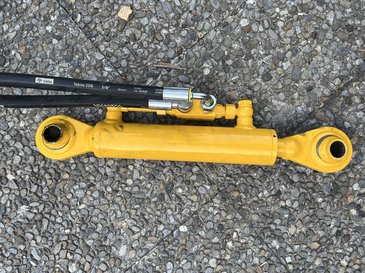 Sonstiger Industriebedarf: Hydraulischer Oberlenker mit Schläuchen – Neu (gemäss Beschreibung) aus Fischingen von nat_9qn7 2