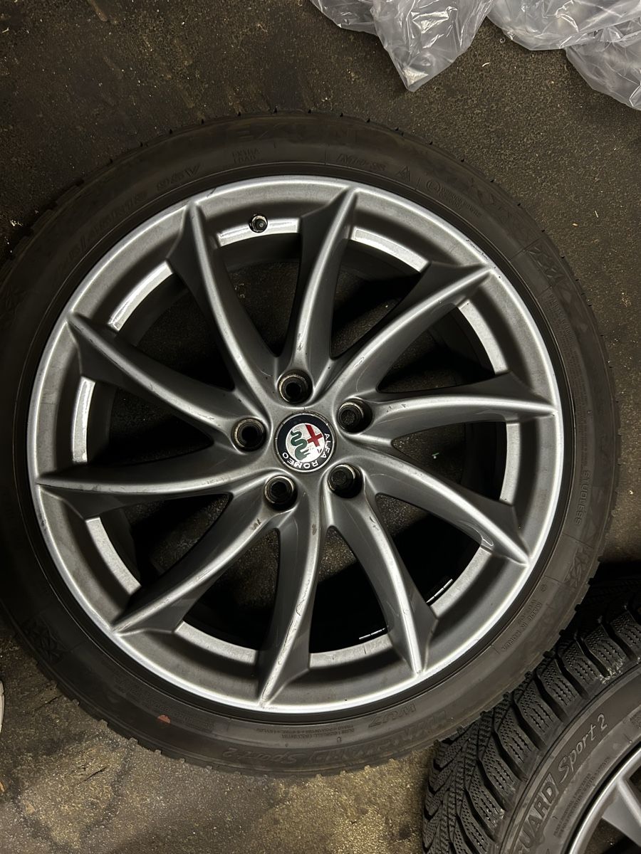 Pneus & Roues: Alfa Giulia Räder mit Winterreifen – D'occasion à Romanshorn par ALFAHOESI33 6