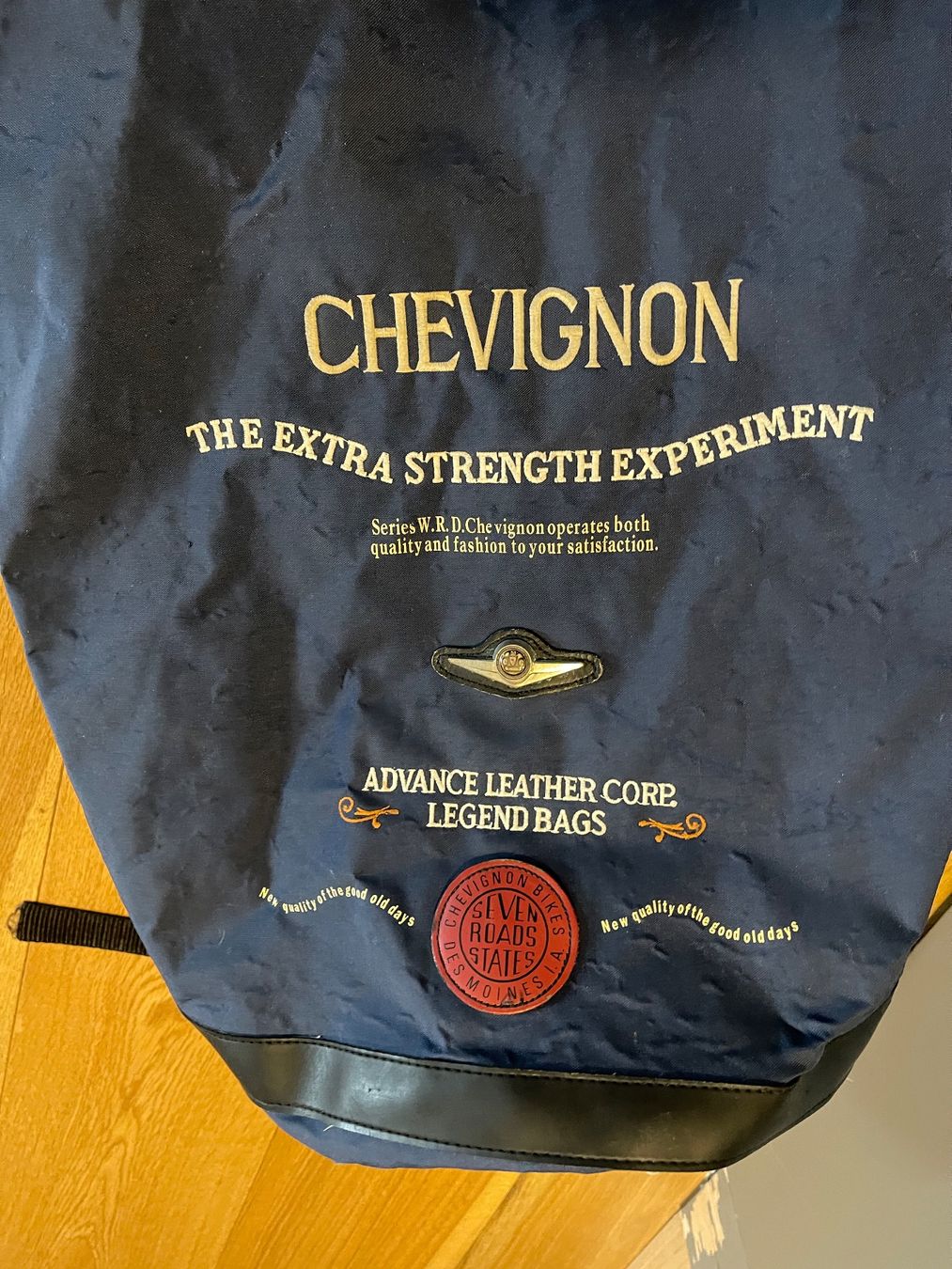 Taschen: Chevigon Rucksack/Turnbeutel Dunkelblau – Gebraucht aus Turbenthal von mmtuescher 5