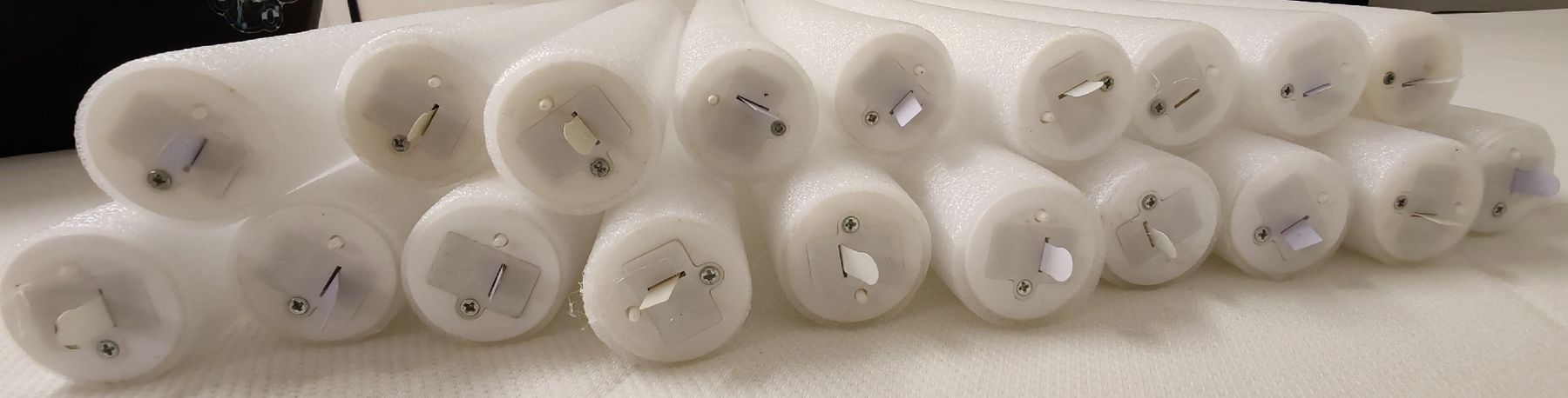 YYYuYong LED Leuchtstäbe Party-Set – 68 Stück, 3 Blinkmodi (schnell, Langsam, Wechselnd), Schaumstoffüberzug, 8–10 Stunden Leuchtdauer, Batteriebetrieben (LR44 & LR54), Für Hochzeit, Geburtstag & Konzerte