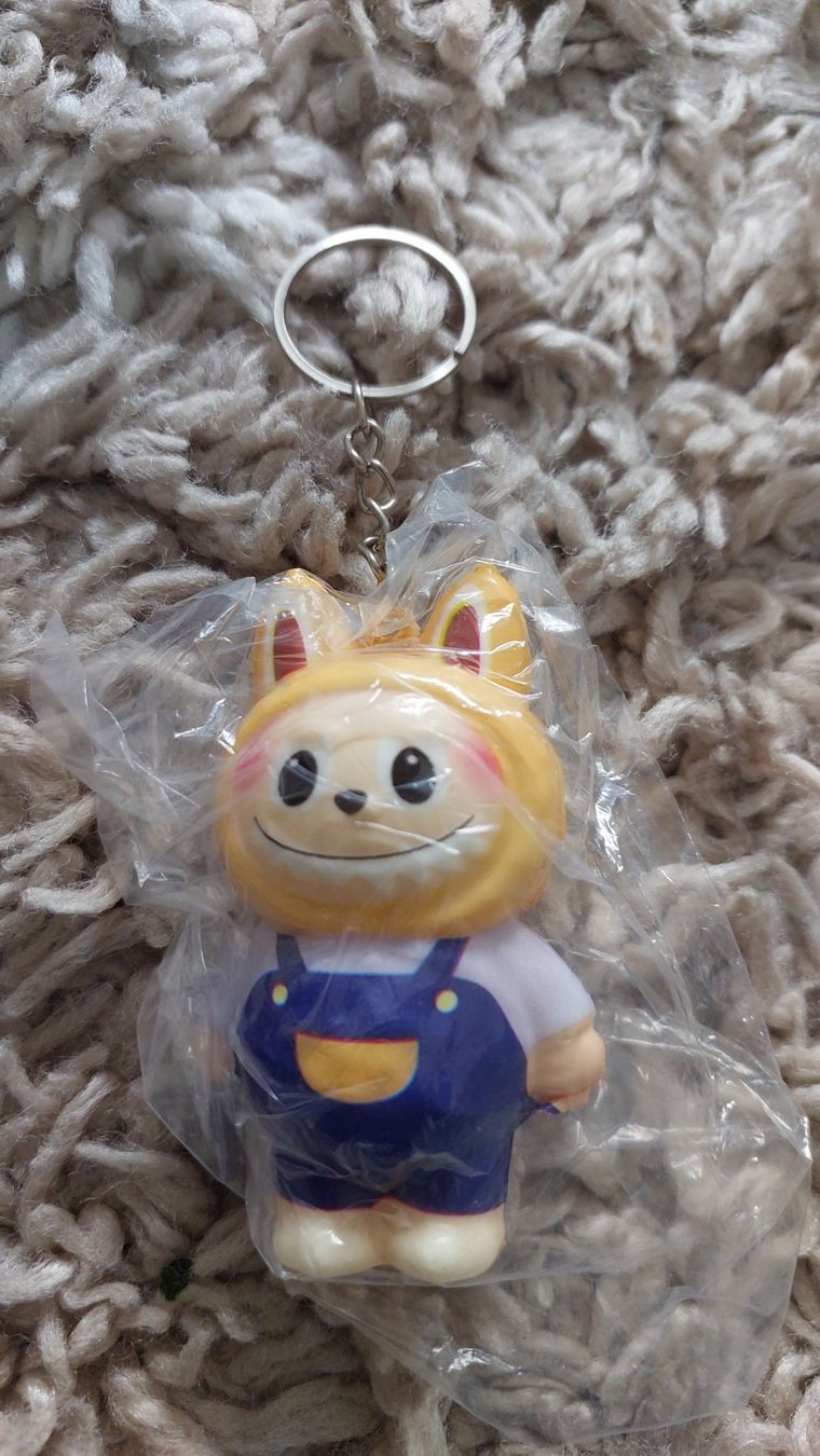 Rimorchi: Niedliche Labubu Squishy Anhänger – Nuovo e nell'imballaggio originale da Hittnau venduto da Razorback_1971