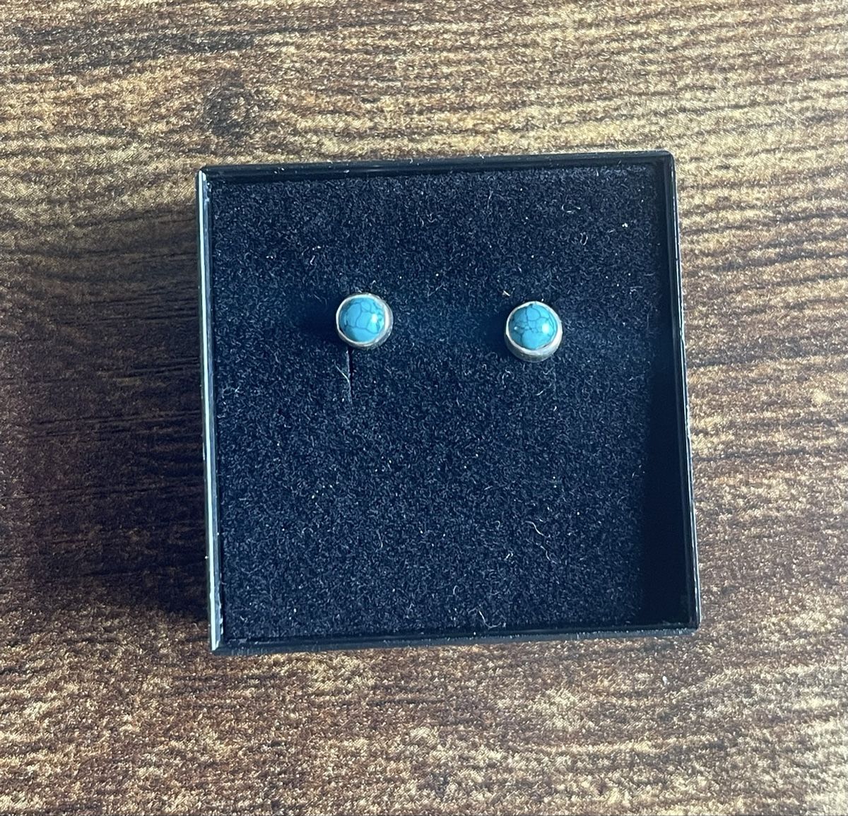 Orecchini pendenti & Orecchini a lobo: Clous d’oreille en turquoise – Nuovo e nell'imballaggio originale da Chêne-Pâquier venduto da ofly_1987