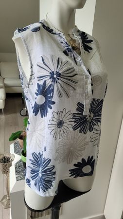 Stylische Bluse m. Leinen, äemellos mit Blumenmuster  M-L