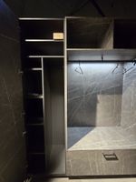 Garderobeneinrichtung / Garderobenmöbel / Garderobe