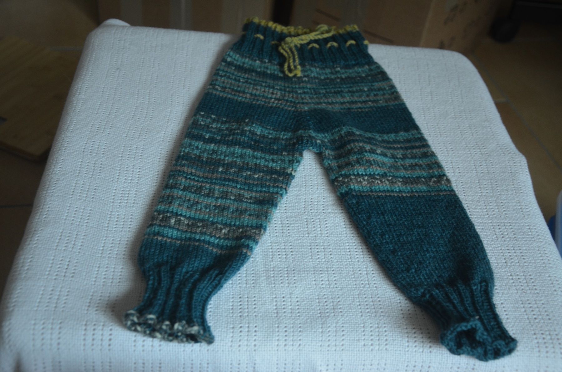 Pantaloni: TAILLE 74 - HOSE NEU - HANDARBEIT – Nuovo e nell'imballaggio originale da Chiasso venduto da Dolly015
