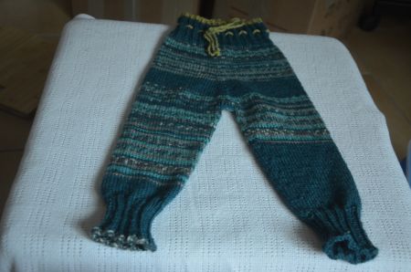 TAILLE 74 - HOSE NEU - HANDARBEIT