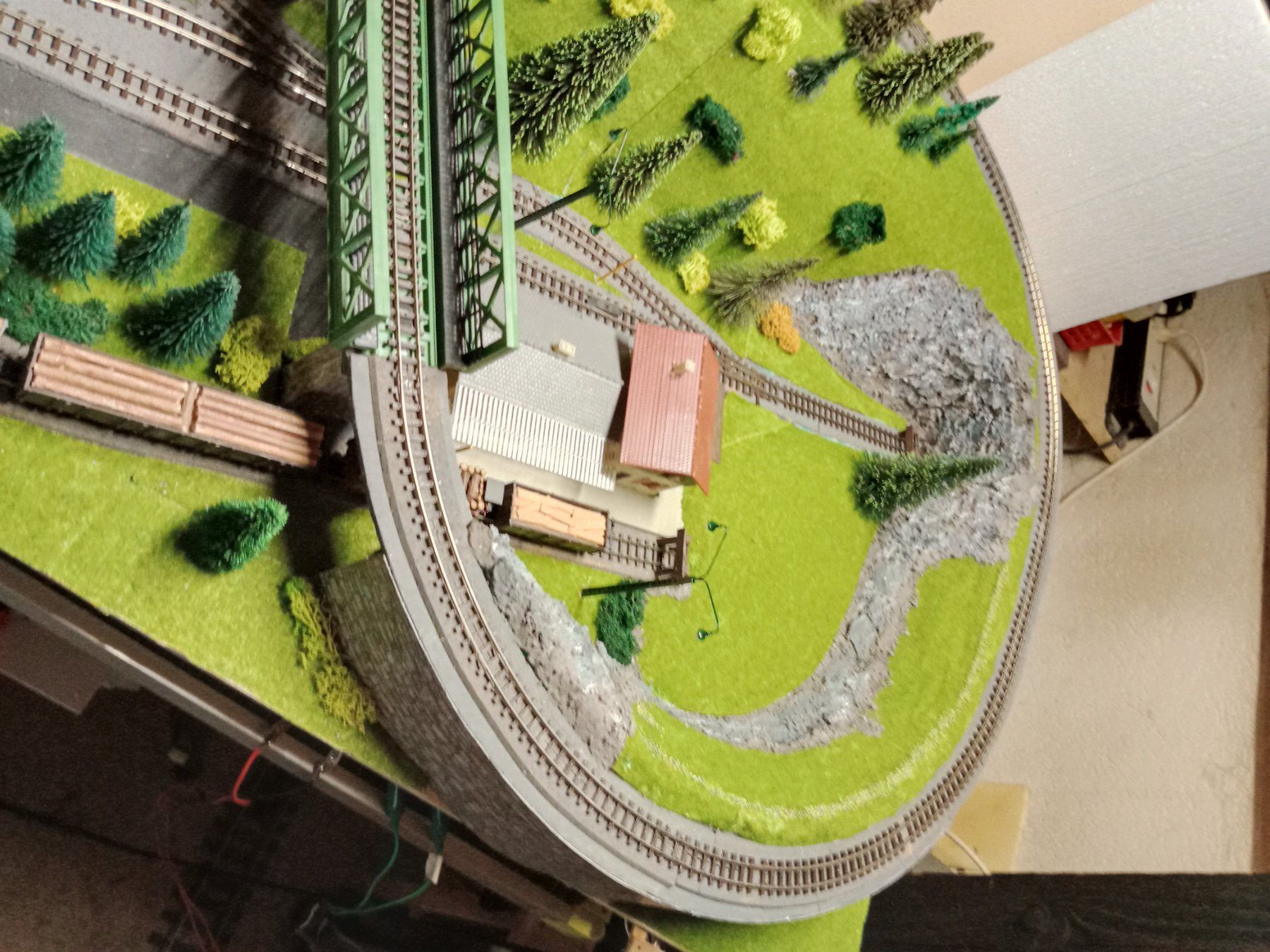 Roco Modelleisenbahnen: H0e Modellbahnanlage – Gebraucht aus Winterthur von  1