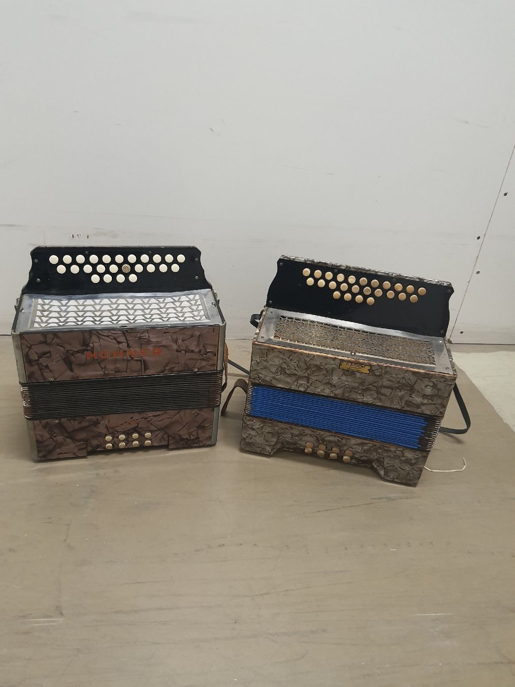 Hohner Strumenti musicali: 2 accordéons hohner diatonique 8 basses – Usato da Pont-de-la-Morge venduto da Mirabelle0 4