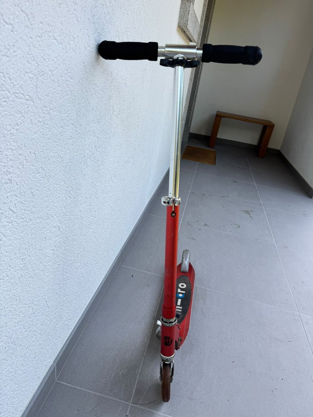 Micro Kickboard: Trottinette Micro pliable en rouge – Usato da St Legier La Chiesaz venduto da pgjudd 3