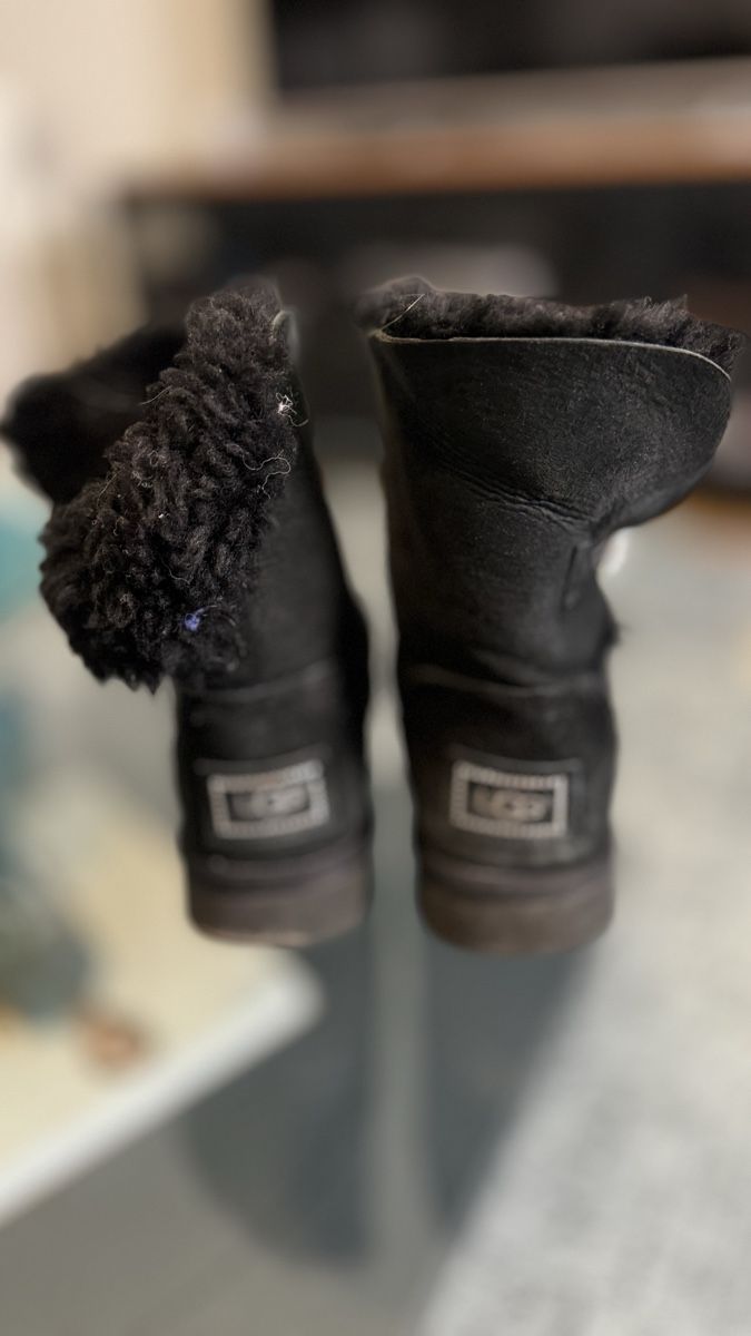 Ugg Chaussures femmes: UGG-Stiefel | mit Kristall-Knopf | Größe 36 – D'occasion à Kilchberg ZH par nad_6dwp 4