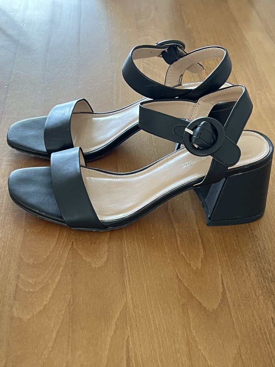 Scarpe da donna: Schwarze Sandalen mit Blockabsatz Grösse 37 – Usato da Zürich venduto da fer_5h7x 2