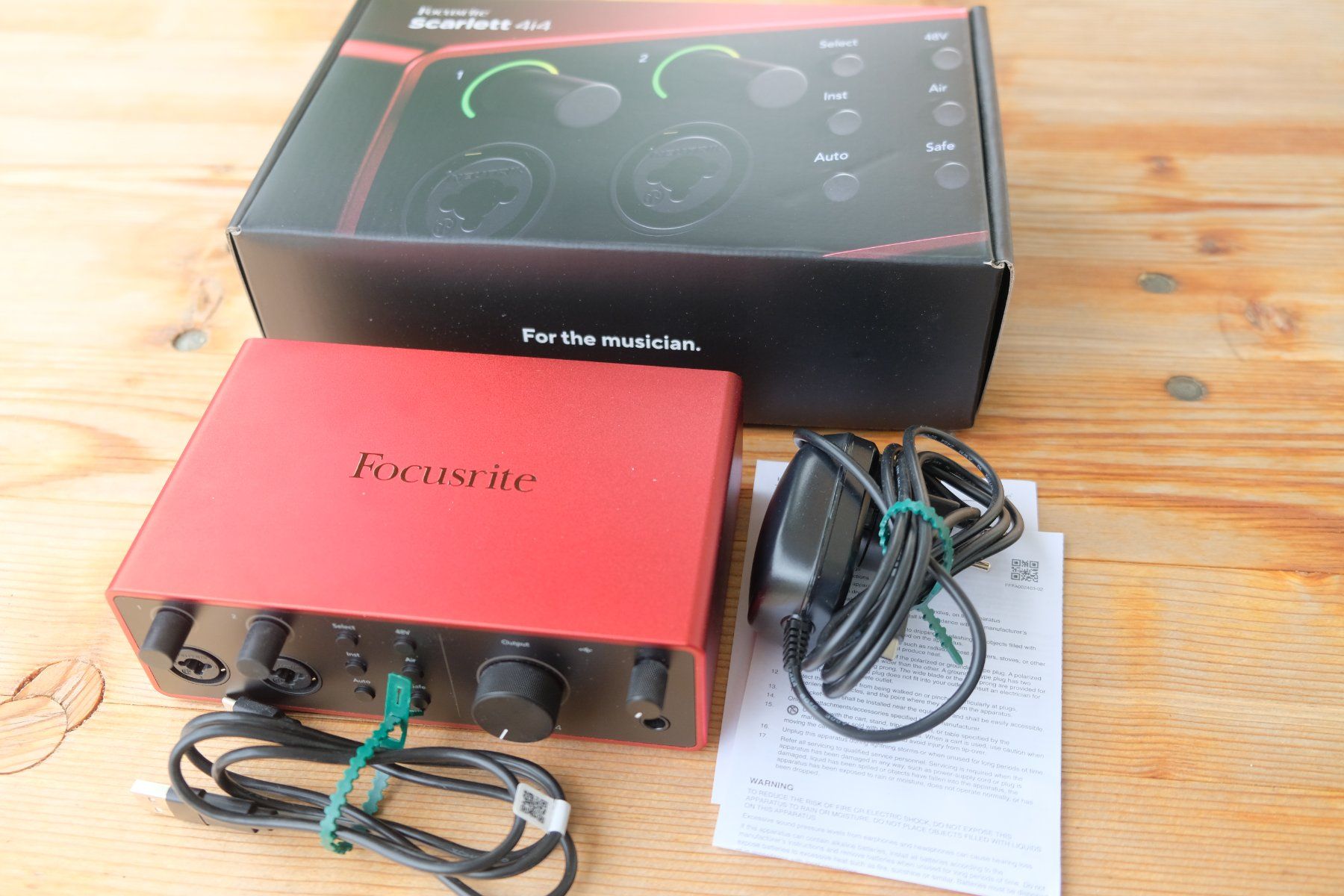 Focusrite Attrezzatura per studi di registrazione: Focusrite Scarlett 4i4 (4th Gen) Audio-Interface – Usato da St. Gallen venduto da Daperuz 4