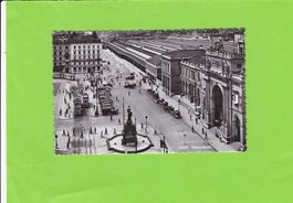 Zürich-Bahnhofplatz-Oldtimer-belebt