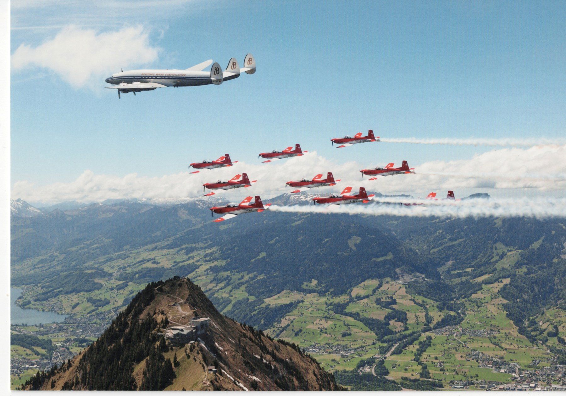 Ansichtskarten: Super Constellation mit PC7-Team über dem Stanserhorn – Gebraucht aus Neuchâtel von gefdeneuch