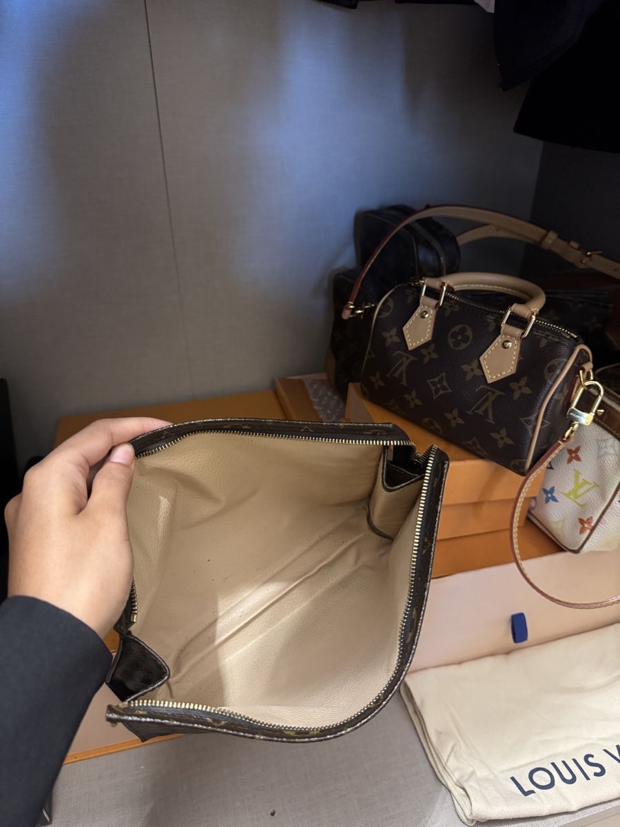Louis Vuitton Sacs: Louis Vuitton Toiletry Pouch 26 cm – D'occasion à Widnau par Pukpan_99 1