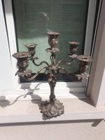 Grosser Kerzenständer mit floralen Ornamenten