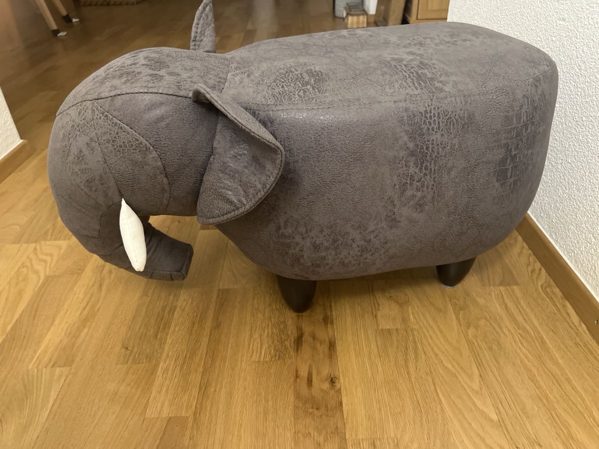 Hocker: Hocker Elefant grau mit Beinen neuwertig – Neu (gemäss Beschreibung) aus Uznach von Apuutze