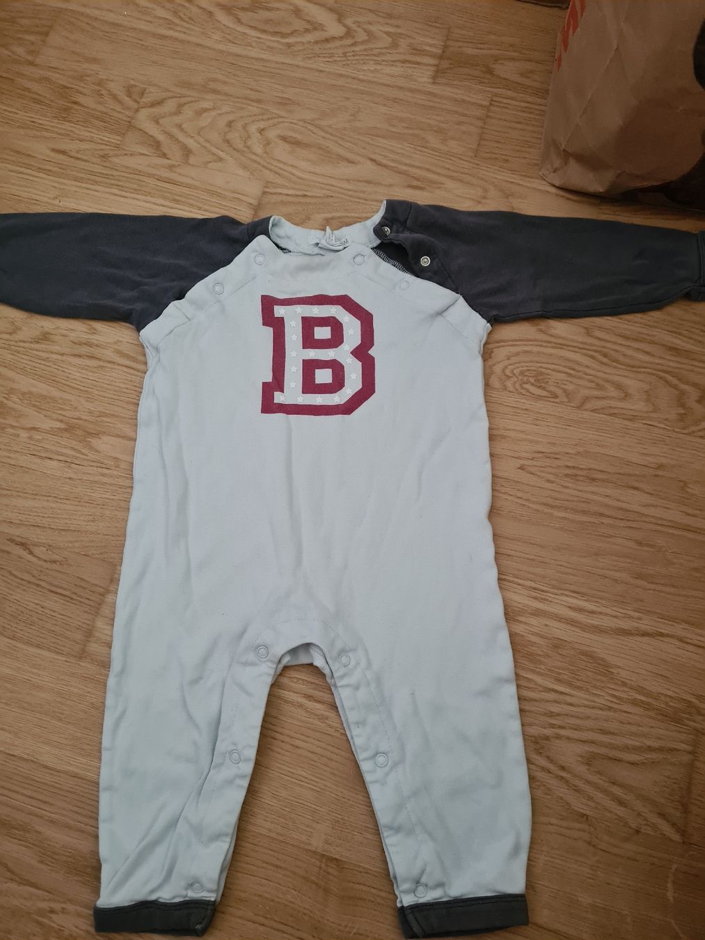 H&M Pyjamas & Ähnliches: Strampler Baby H&M Grösse 80 – Gebraucht aus Horw von Mirii91
