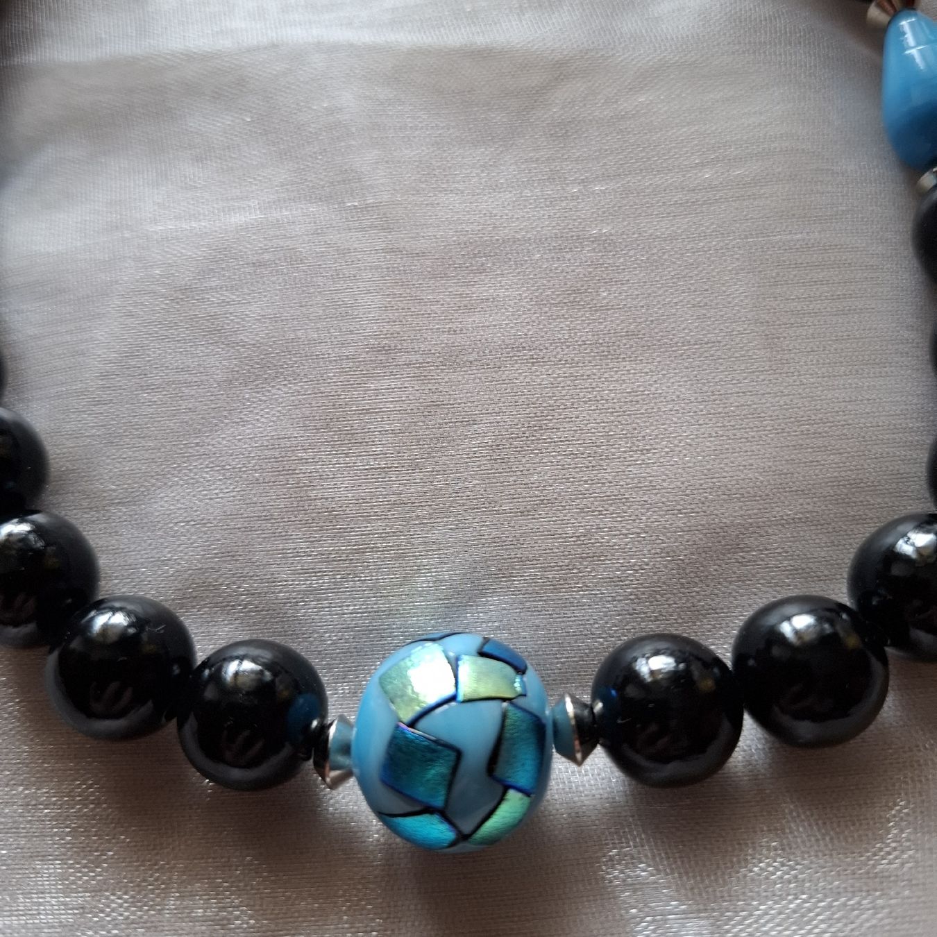 Catenine: Schwarze Modeschmuck- Kette mit blauen Akzenten – Nuovo (secondo la descrizione) da Dietikon venduto da Hirschkopf 2