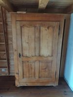 Armoire ancienne en bois massif, style chalet savoyard,