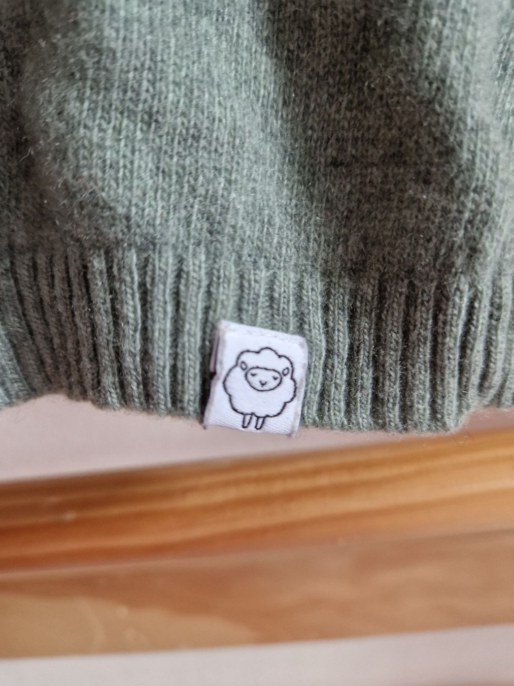 Pullover & Sweatshirts: Magnifique pull en cachemire 6-9mois – Gebraucht aus Bern von MaurineBeauregard 2