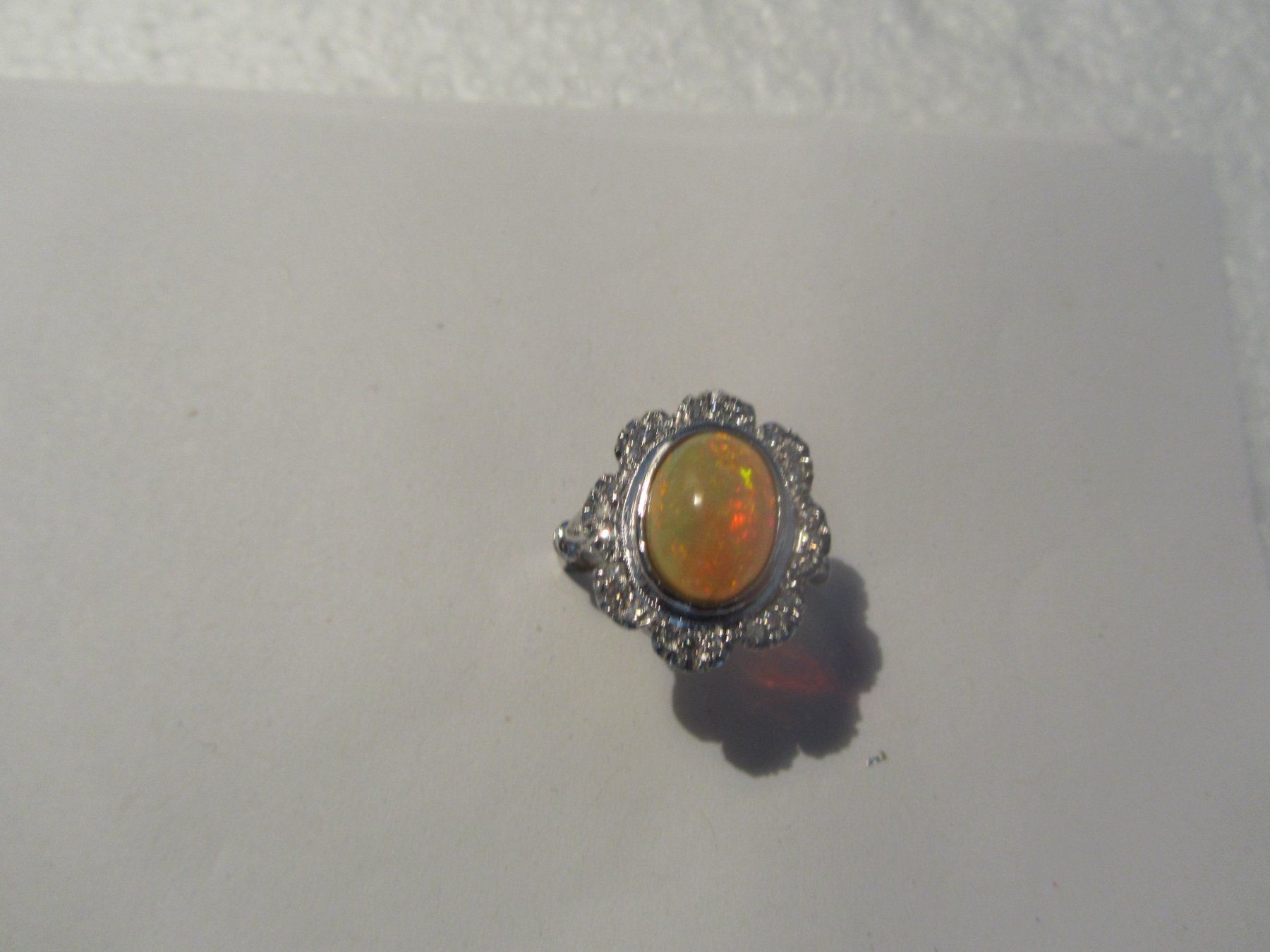 Ringe: Opal-Diamant Ring, 18 K.Weissgold – Gebraucht aus Luzern von Lucernauno