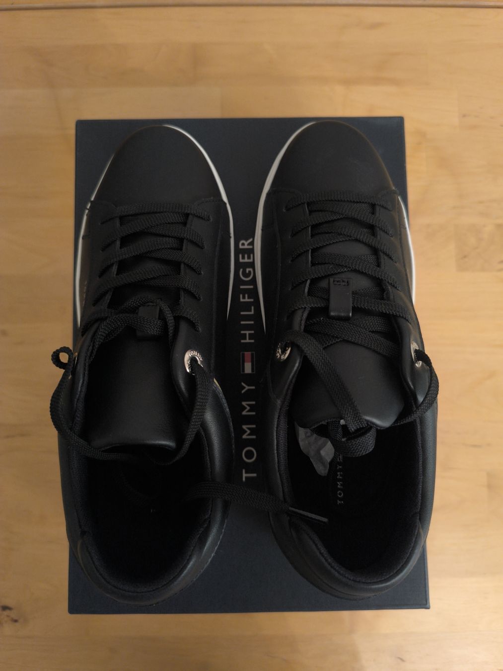 Tommy Hilfiger Scarpe da donna: Tommy Hilfiger LUX METALLIC Sneaker Schwarz Gr. 39 Neu – Nuovo e nell'imballaggio originale da Bern venduto da Nessli 3
