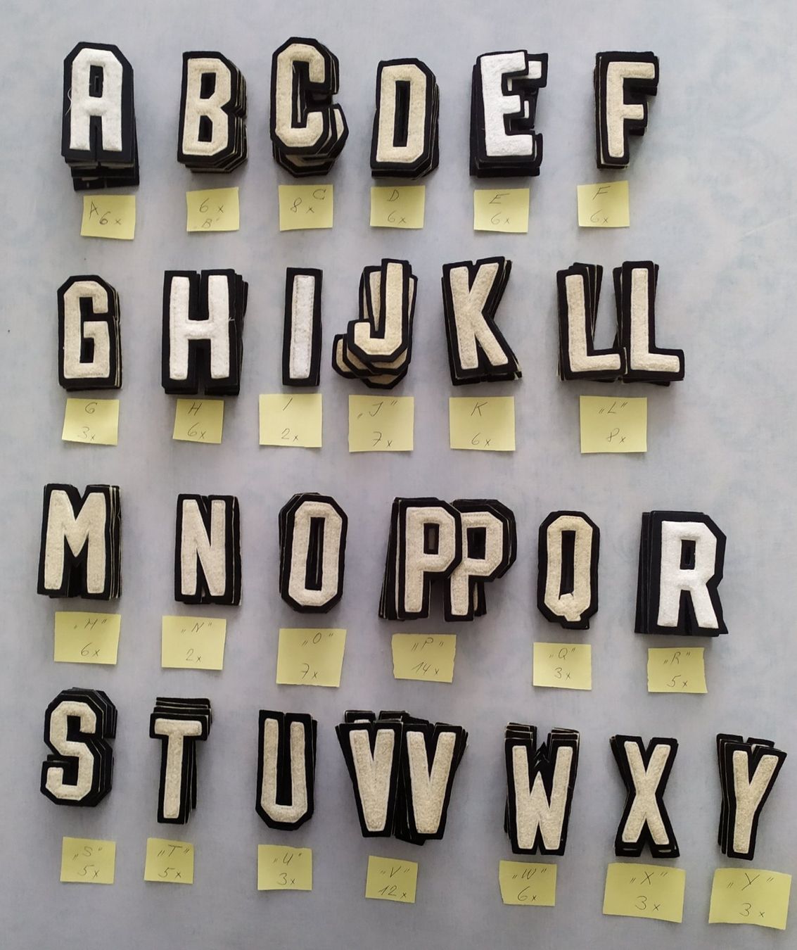 Kit bricolage: 20 Aufnähbuchstaben  Höhe 7 cm – Nuovo (secondo la descrizione) da Chezard St-Martin venduto da Loucail