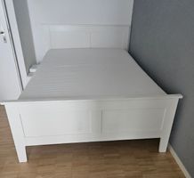 Weiss Bettgestell mit Lattenrost und Matratze 140x200cm