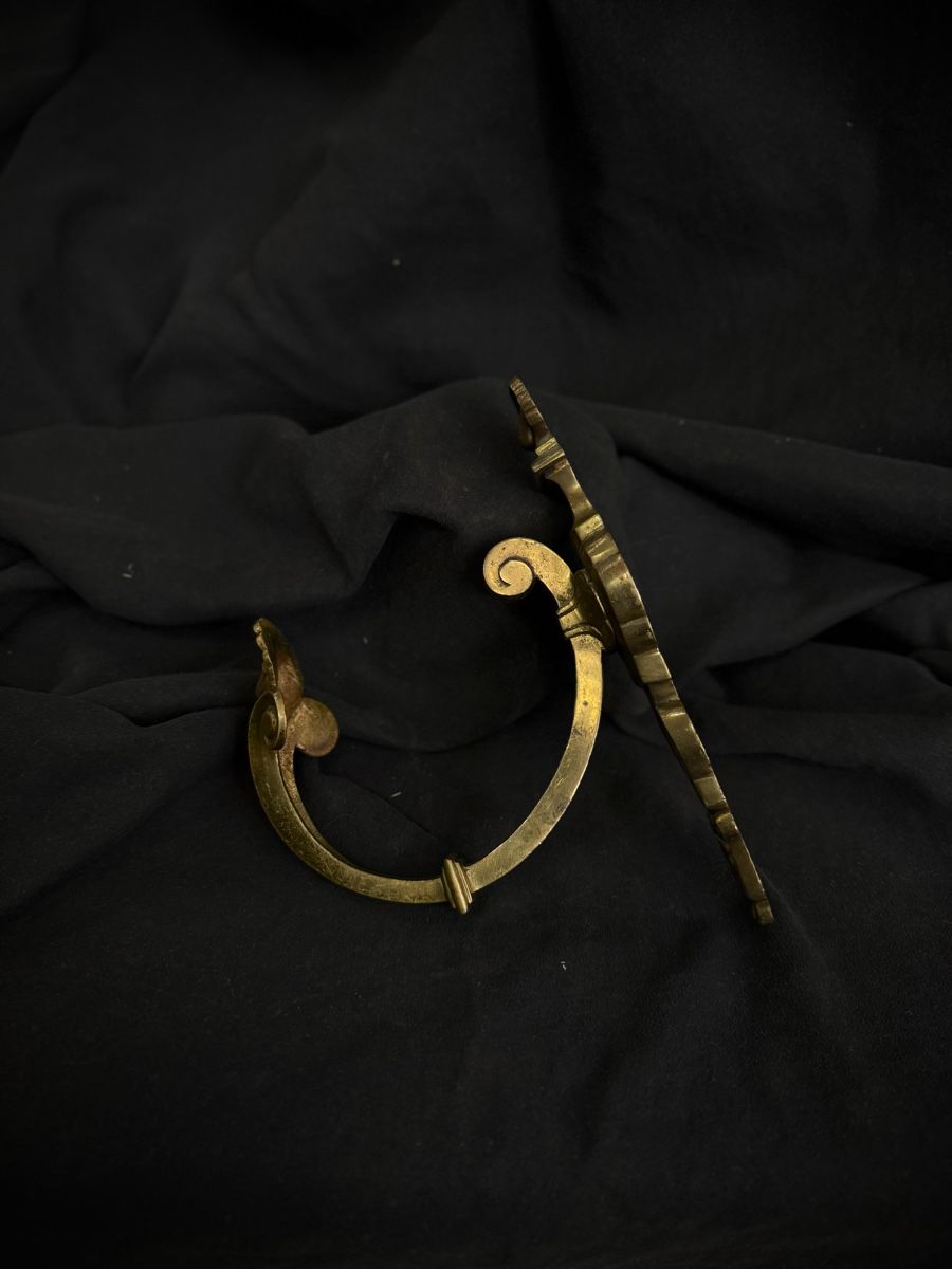 Eisenwaren: Antique Brass Wall Hook Ornate Shell Design – Gebraucht aus Bern von nkink 2