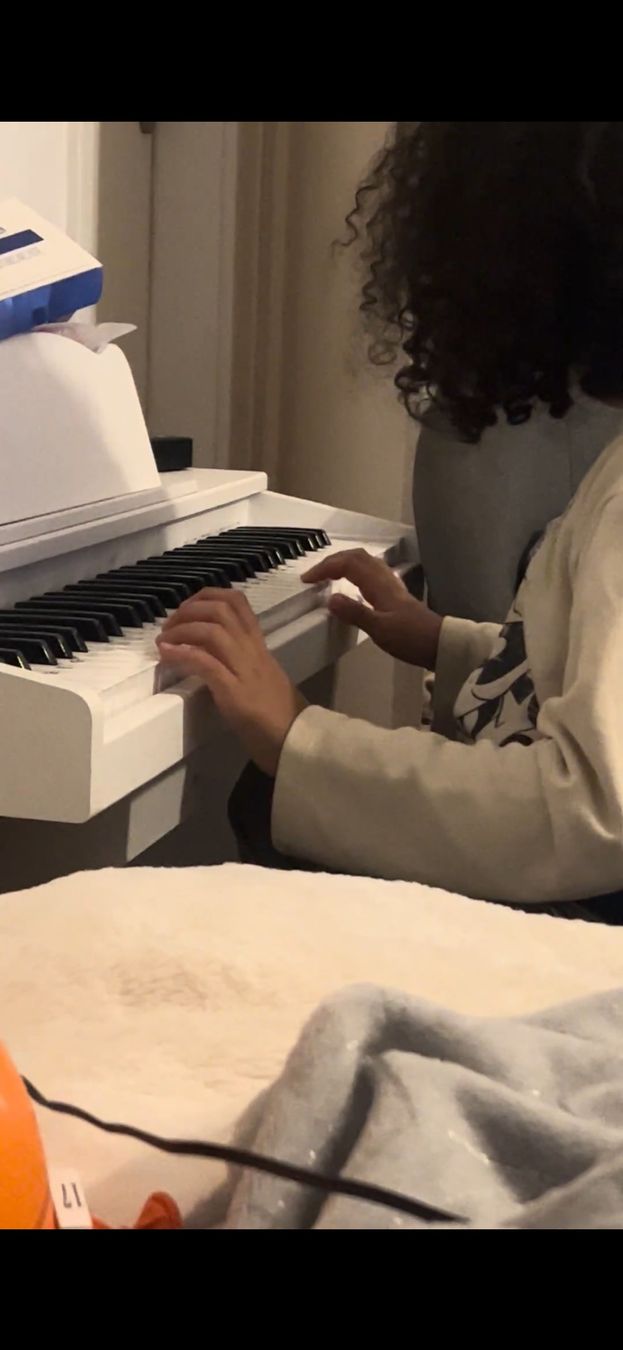 Musikinstrumente: Junior Digital Piano – Gebraucht aus Dietikon von usedbutloved 1