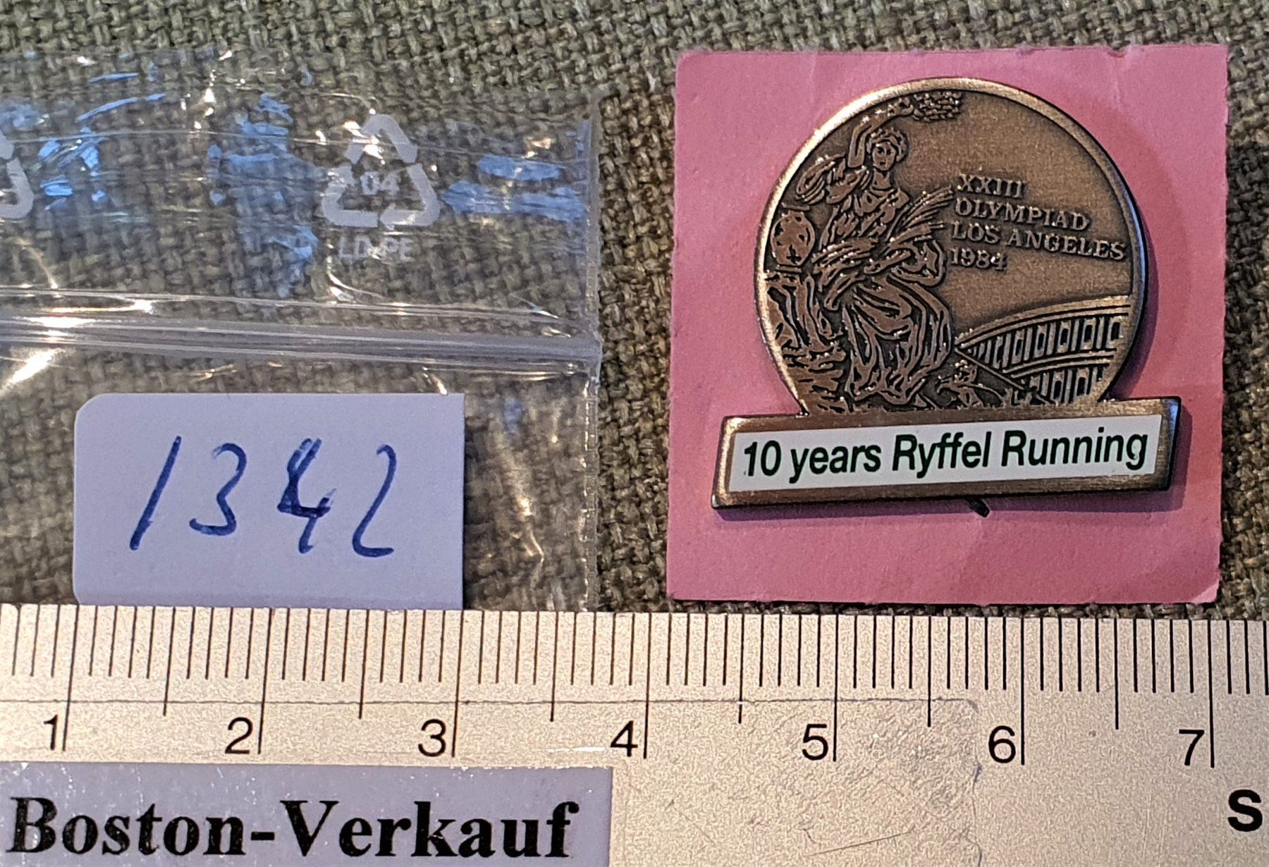 Placchette & Badge: I342 - Pin Olympiade 1984 Ryffel Running – Usato da Reinach BL venduto da Boston-Verkauf 2