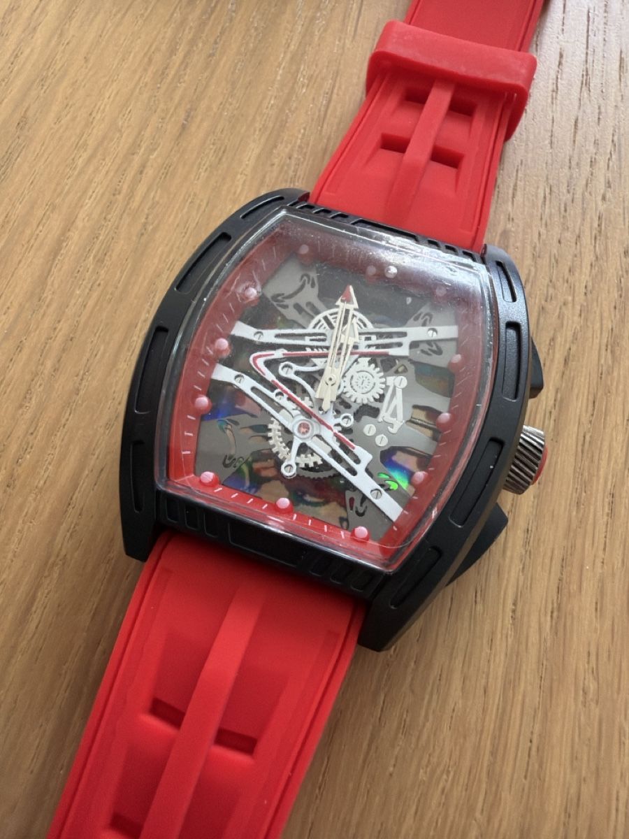 Orologi: Armbanduhr rot mit schwarzem Gehäuse – Nuovo e nell'imballaggio originale da Dottikon venduto da AverageHomeboy 1