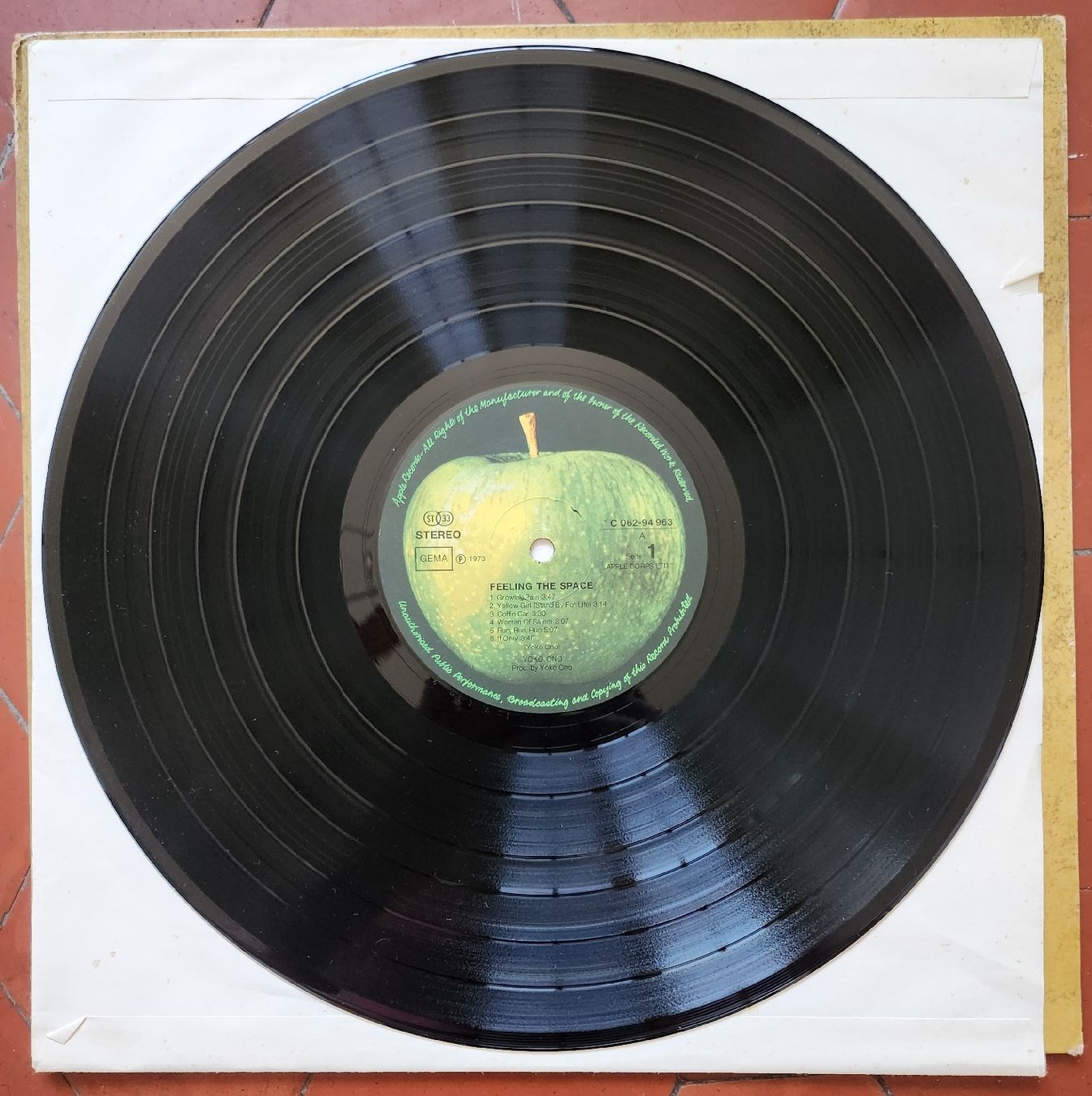Dischi in vinile: Yoko Ono Feeling The Space LP Apple 1973 Germany – Usato da Zürich venduto da BAENZERINO 2