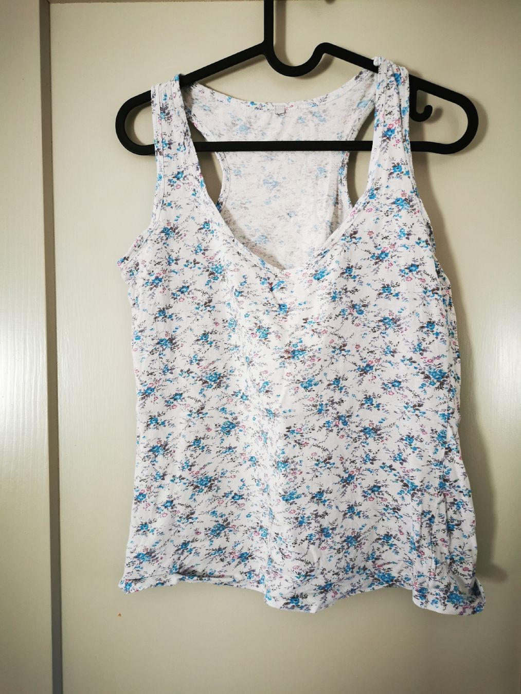 Top: Sommerliches Top mit Blumenmuster, Grösse ca. L – Nuovo (secondo la descrizione) da Balsthal venduto da Leila_Luna