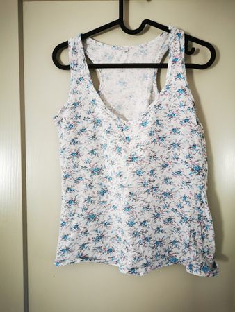 Sommerliches Top mit Blumenmuster, Grösse ca. L
