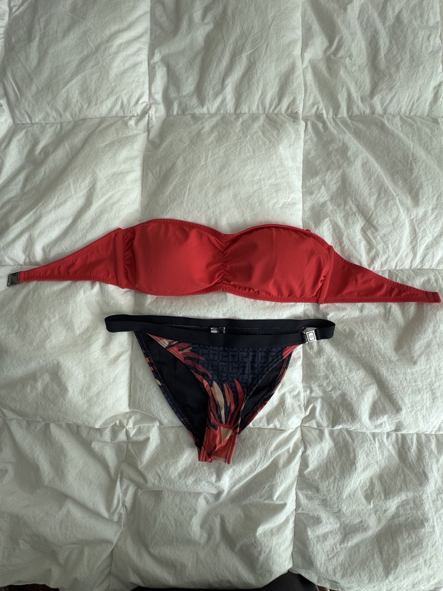 Tommy Hilfiger Badekleider & Bikinis: Bikini Set Tommy Hilfiger Red Bandeau Top – Gebraucht aus Zürich von Tanja_G88