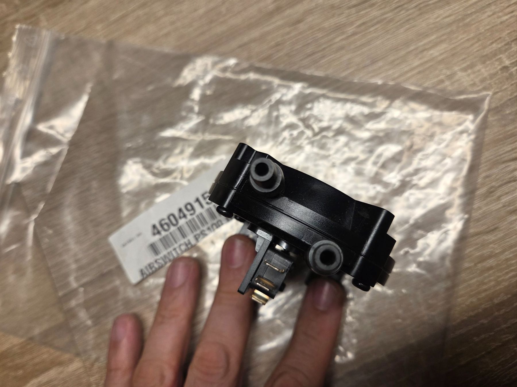 Componenti elettronici: Airswitch PS100 Goldtec 4604915 125V Luftschalter – Nuovo e nell'imballaggio originale da Zürich venduto da Alibaba1234 4
