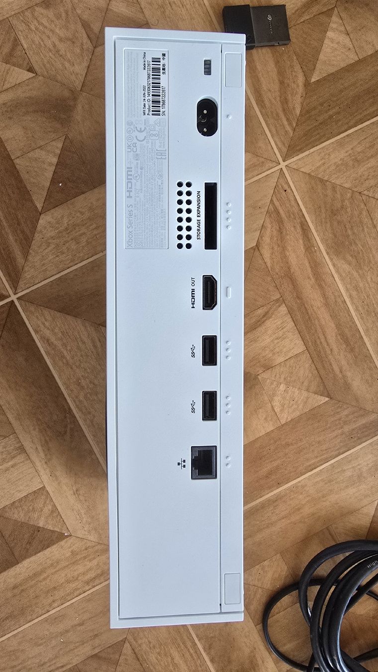 Microsoft Console: Xbox Series S + câble + 1tb expension – Usato da Lausanne venduto da MickyNuts 3