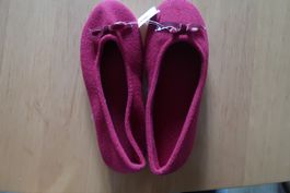 Hausschuhe für Damen Gr. 41 - Pantoufles pour dames Gr. 41