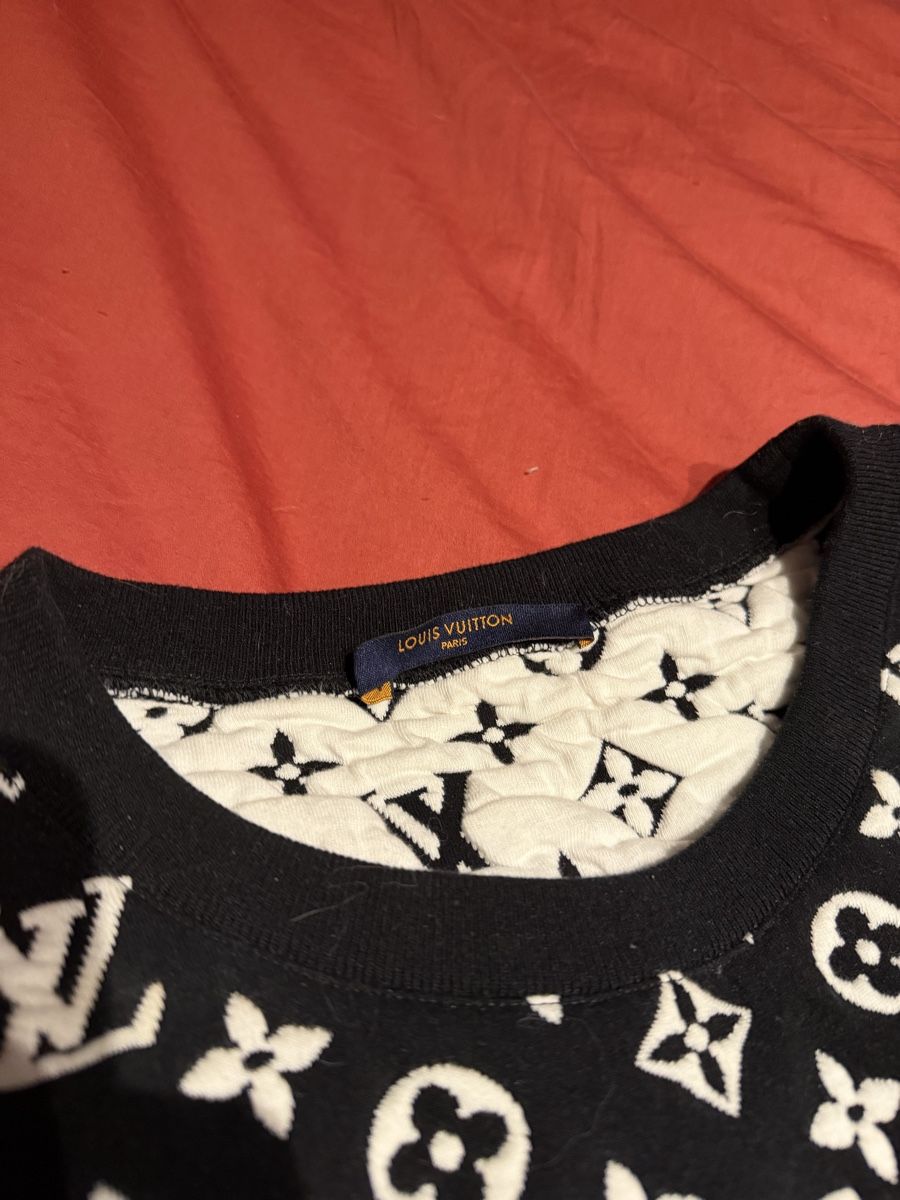 Louis Vuitton Maglioni & Felpe: Louis Vuitton, Full Monogram Jacquard Crewneck" – Usato da Signau venduto da WhiteyWyss 4