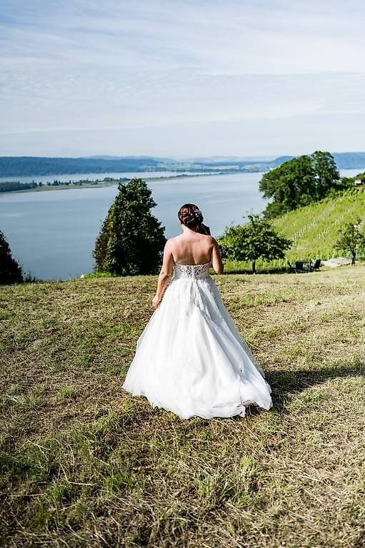 Kleider: Hochzeitskleid mit Schleppe – Gebraucht aus Wiler b. Seedorf von hugi83 1