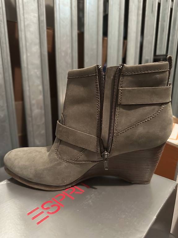 Esprit Scarpe da donna: Ankle Boots hellgrün/beige, 40 – Usato da Basel venduto da swEEty0571 2