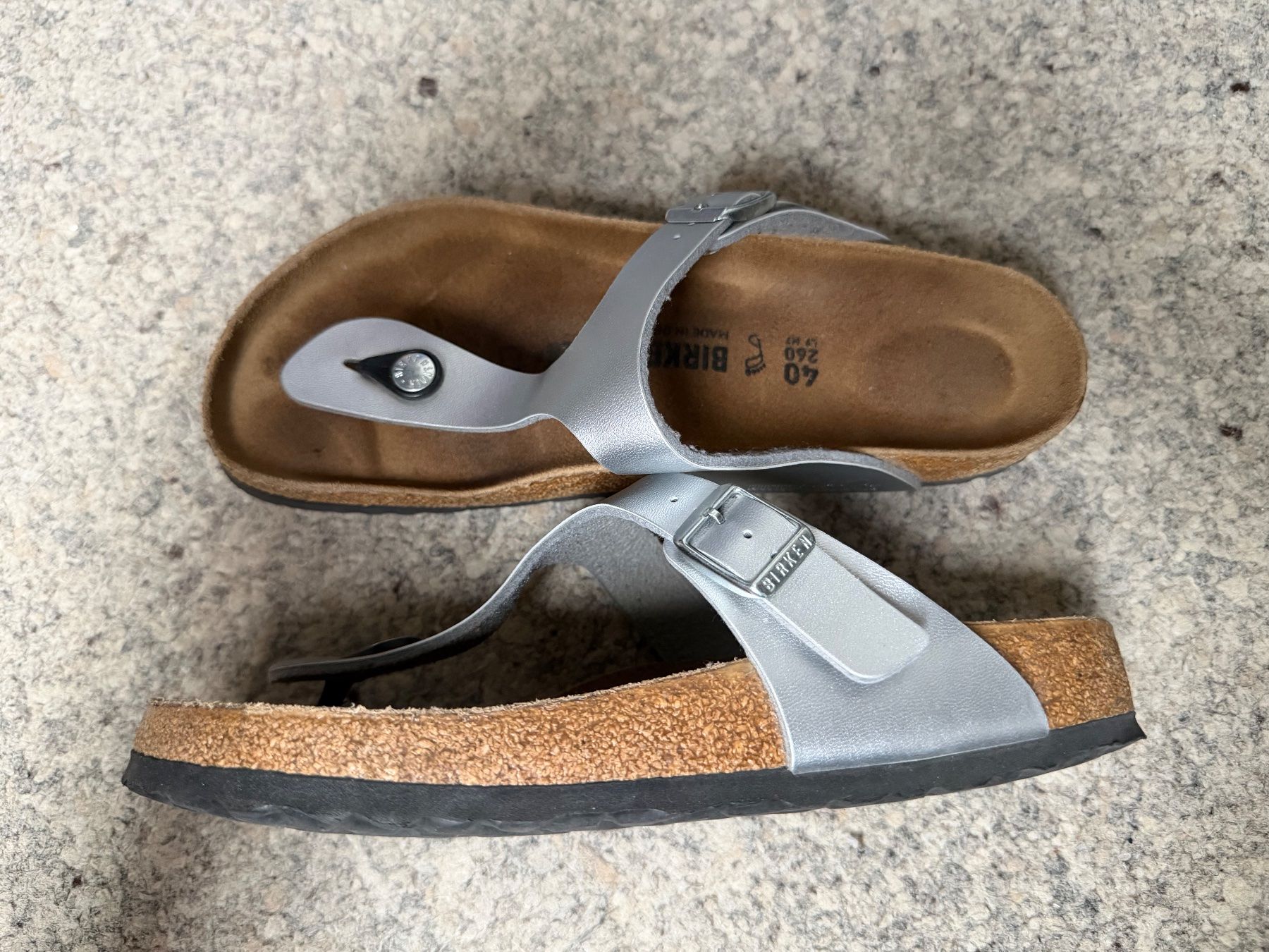 Birkenstock Chaussures femmes: Birkenstock Gizeh Silber Gr. 40 – D'occasion à Wattwil par edel88 2