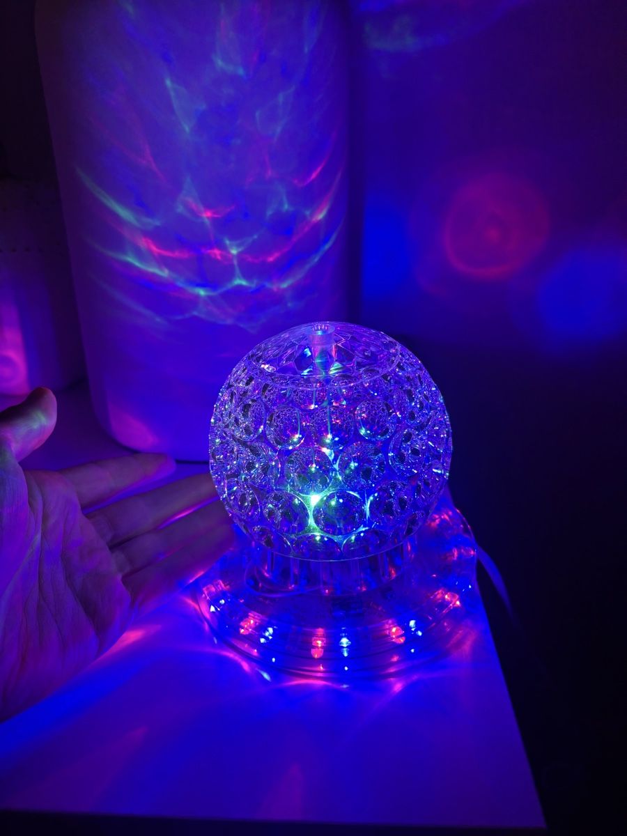 Lampade: Led Rotated Party Light Disco Colourful Lamp – Nuovo (secondo la descrizione) da Horgen venduto da lme_8kj7 1