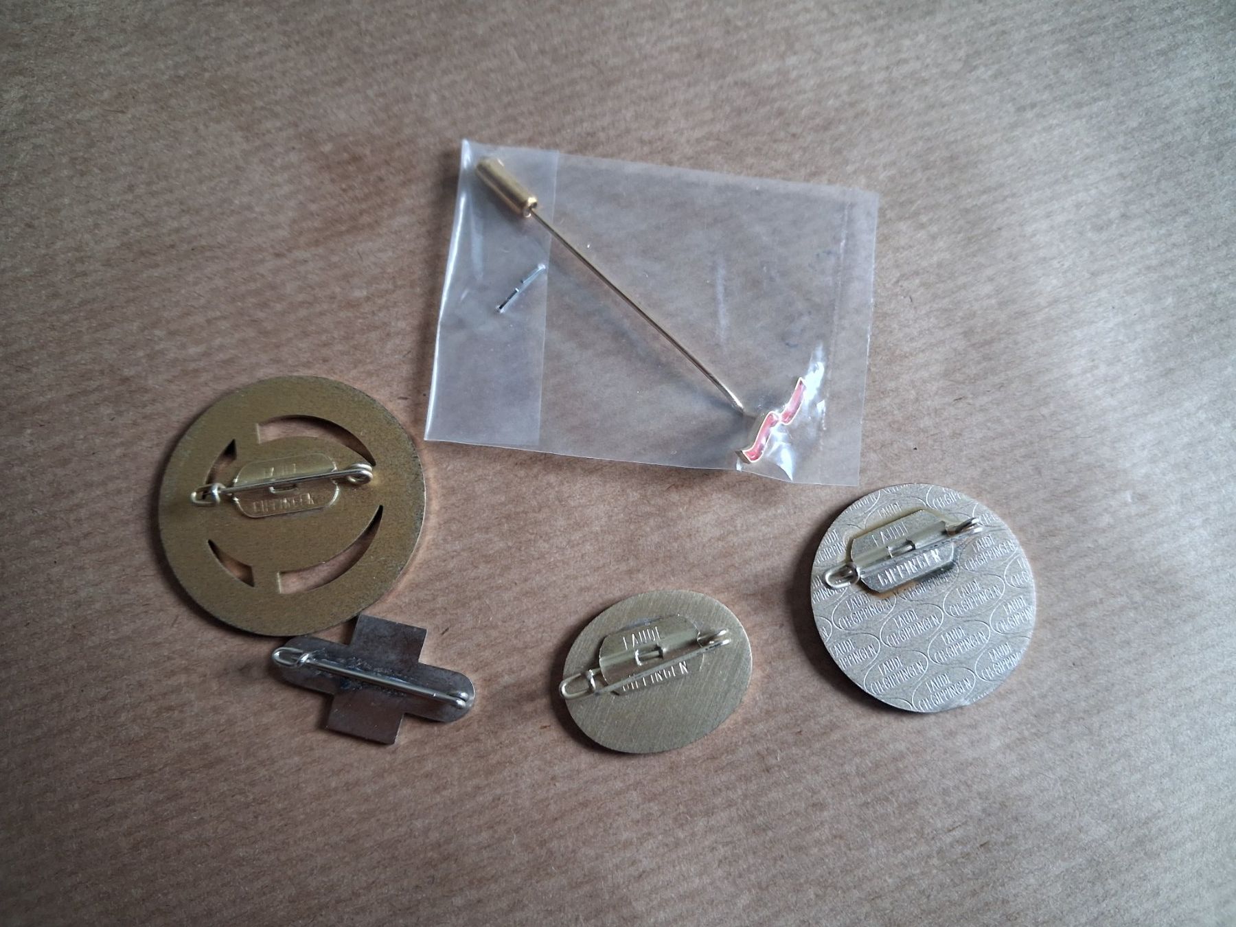 Swiss Plaquettes & Badges: Anstecker Set St. Moritz Eiger Ambassador Express 5 Teile – D'occasion à Hagendorn par siwasi3 7